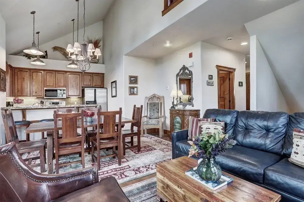 Ski-in/ski-out 3 Bedroom Townhome at Snowflake Lift With Private Hot Tub