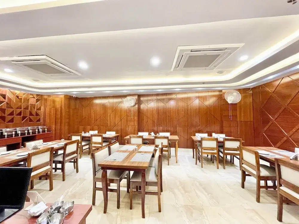 Hotel Mantavya - Varanasi near Temple