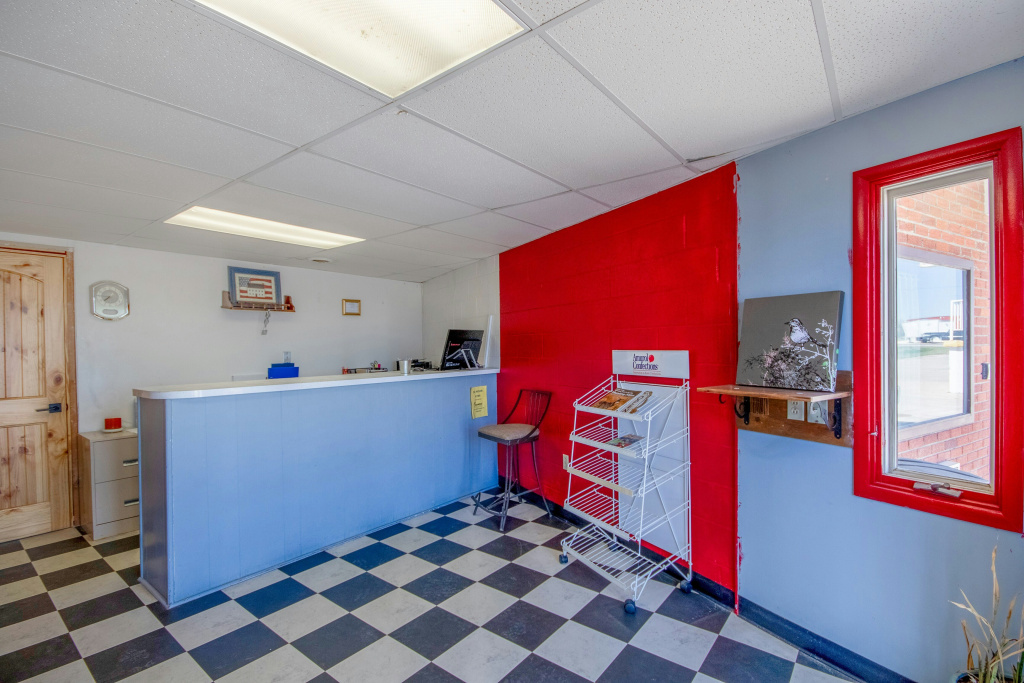 OYO Crossroads Inn