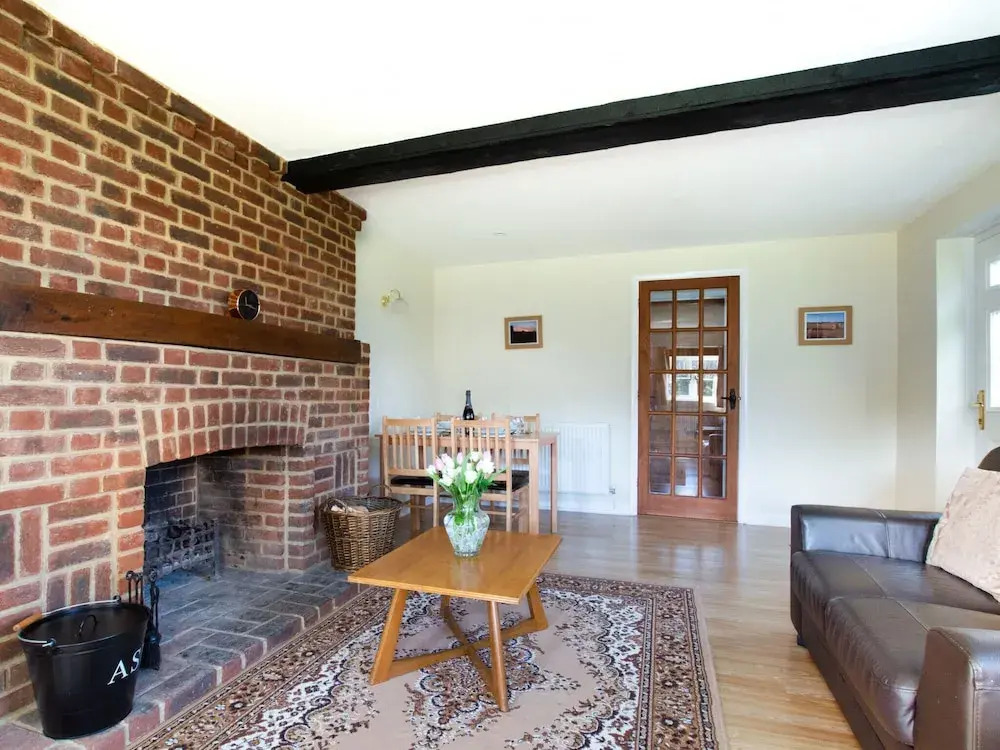Serene Holiday Home in Hawkinge With Garden
