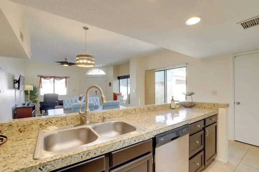Sunny Tucson Townhome w/ Patio & Mountain Views!