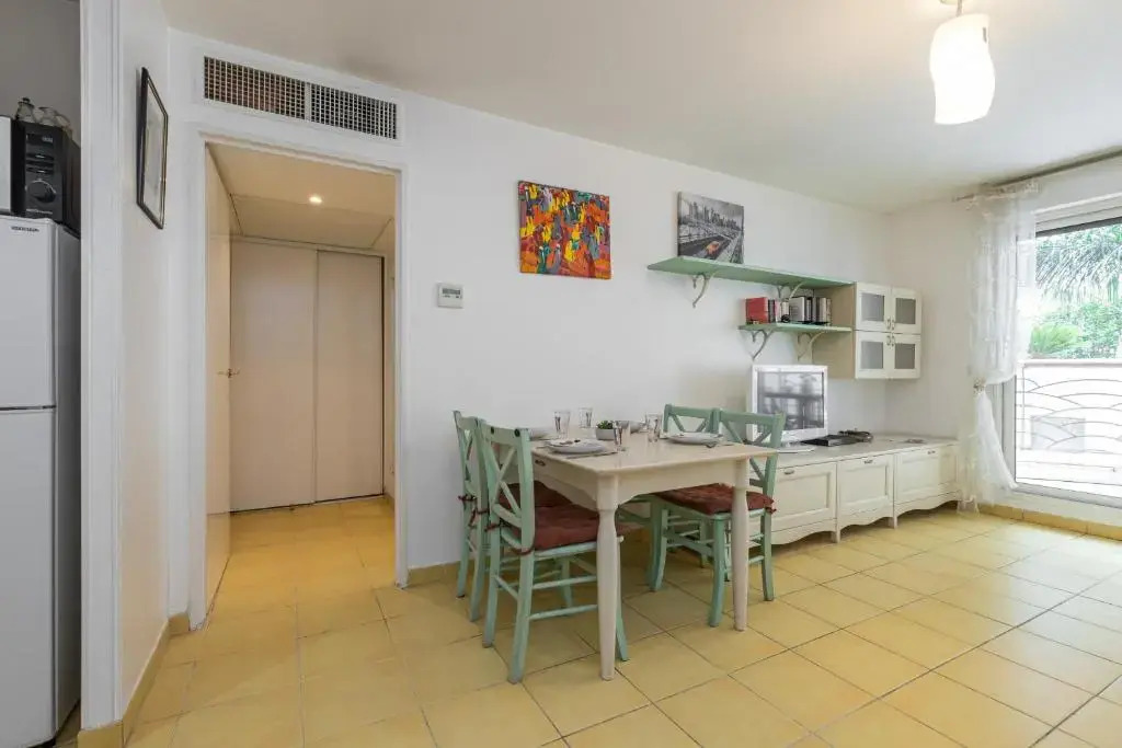 Nice 1 Bedroom downtown Carré d'Or with garage