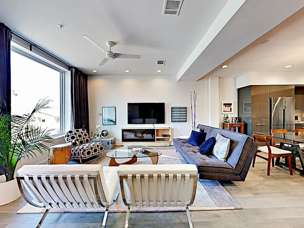 East-Side Urban Retreat Unit 263 - 2 Br Condo