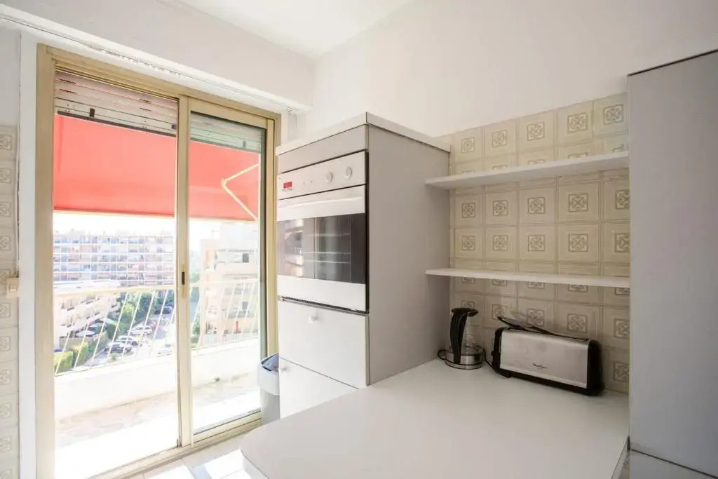 Superb apartment with terrace and sea view near beaches and city center