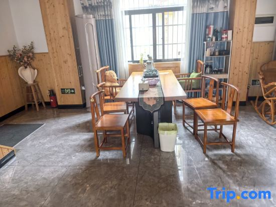 Tonglu Chibian Homestay