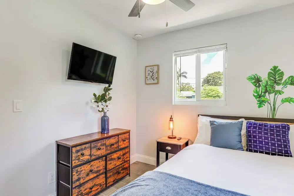 Lake Worth Retreat w/ Fire Pit: 5 Mi to Beaches!