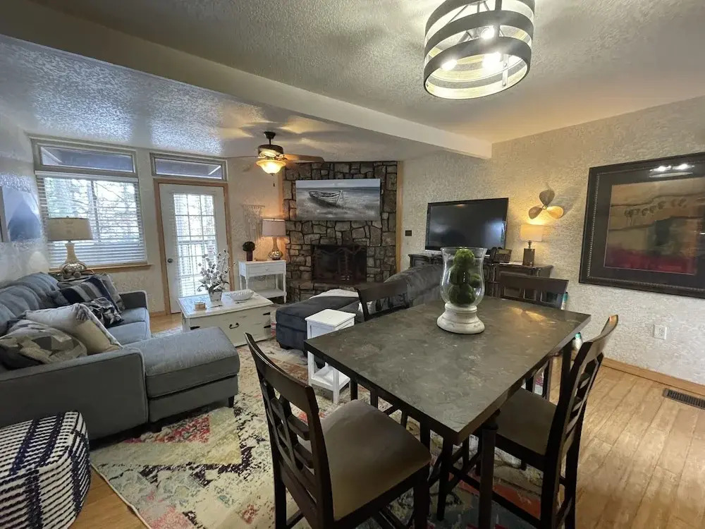 C3 - Mountain Harbor Lodge cottage on Lake Ouachita
