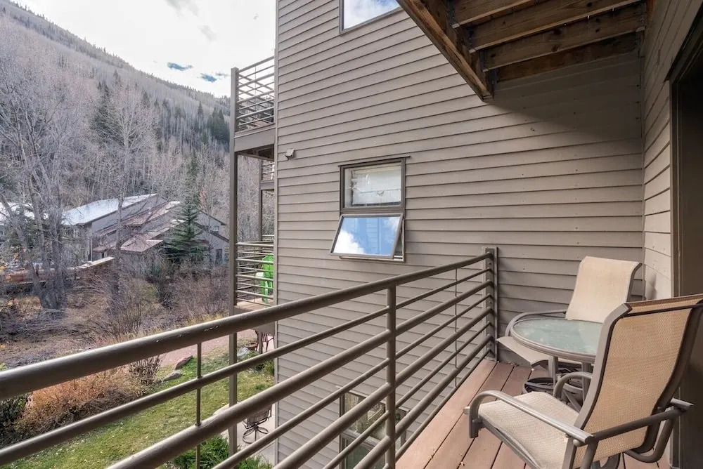 Clean, Cozy Riverside Condo, Walk Everywhere @ Viking Lodge 212 1 Bedroom Condo by RedAwning