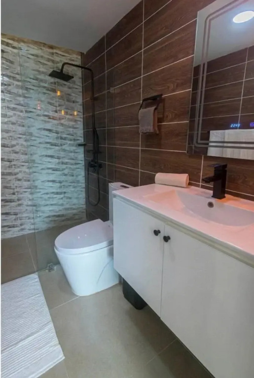 1BRHigh End Apartment PoolGym and social