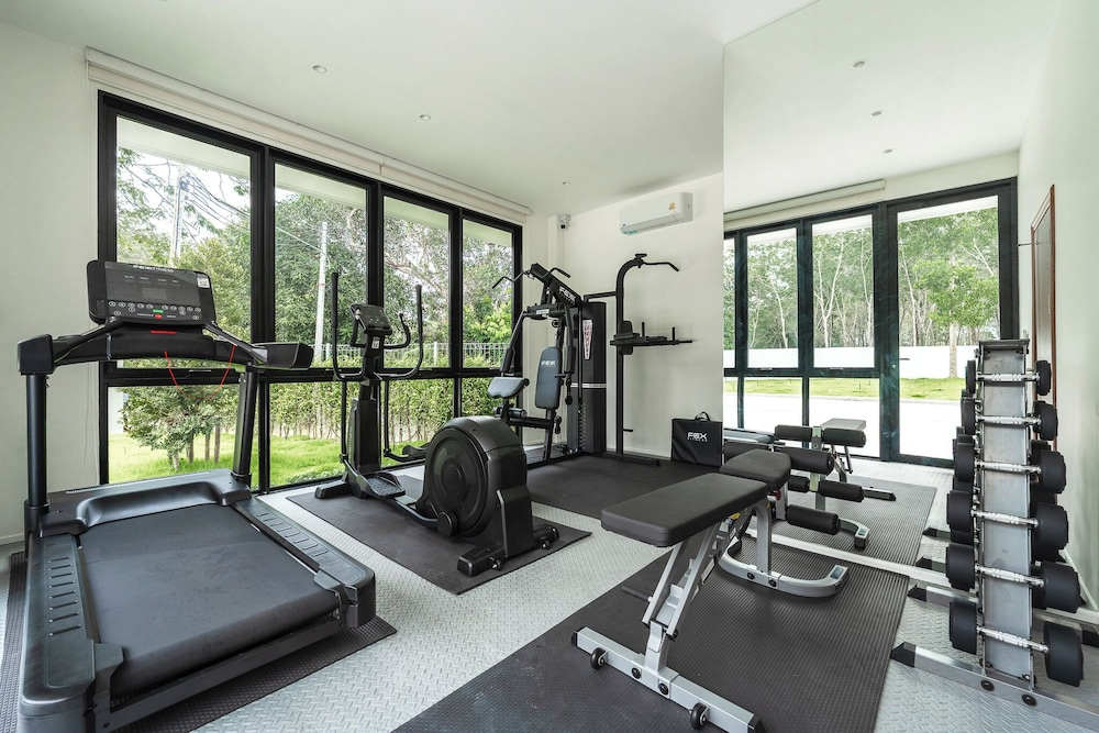 Full Size In Door Tennis Court Gym  V264