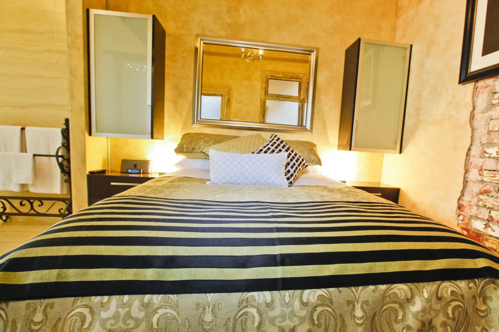 Indulge Apartments - Eighth