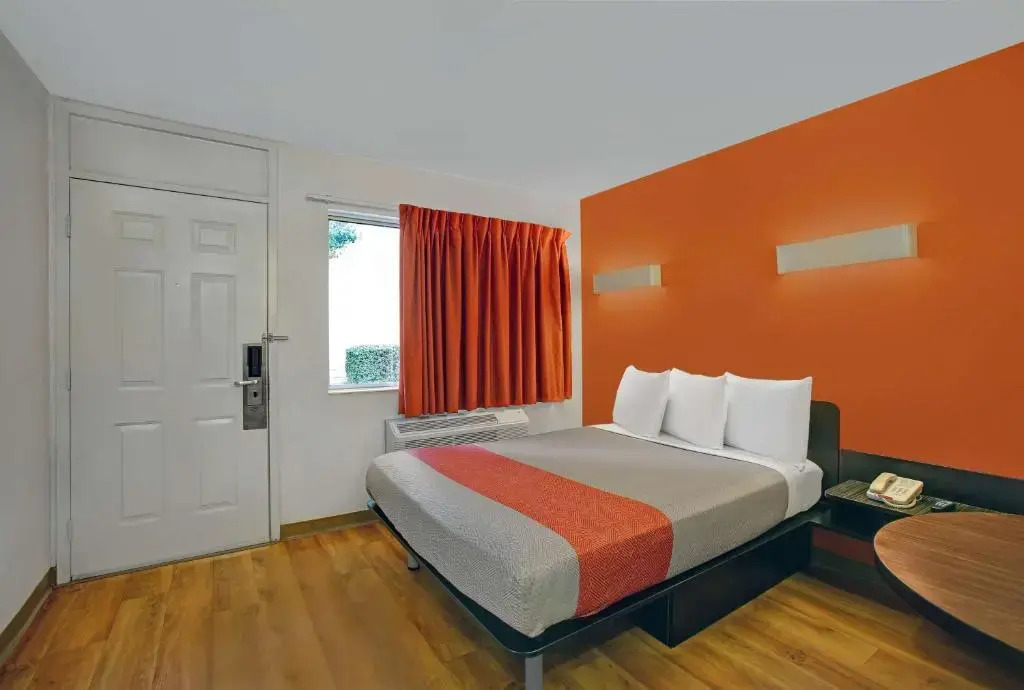 Super 8 by Wyndham Santa Clara