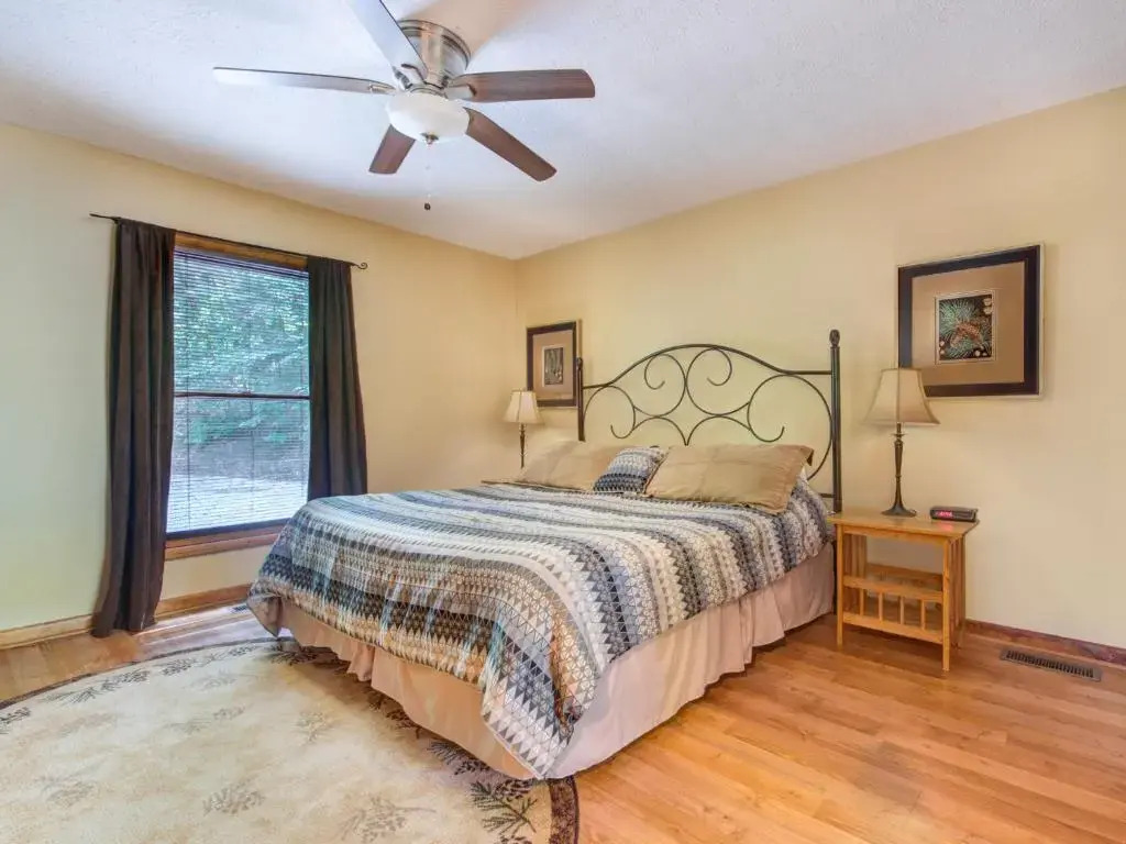 Between Here & There, 3 Bedrooms, Sleeps 6, Views, Hot Tub