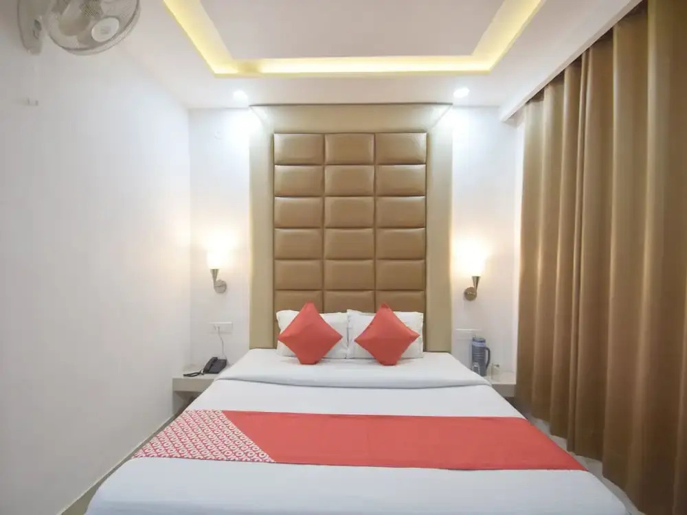 OYO 12066 Hotel Gellasenheit