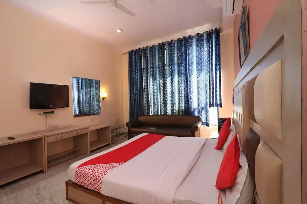 Birdhouse Residency By OYO Rooms