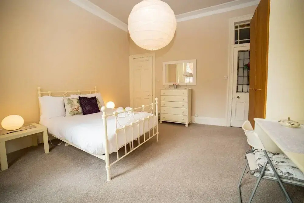 3 Bed Luxury West end Apt - Sleeps 6!