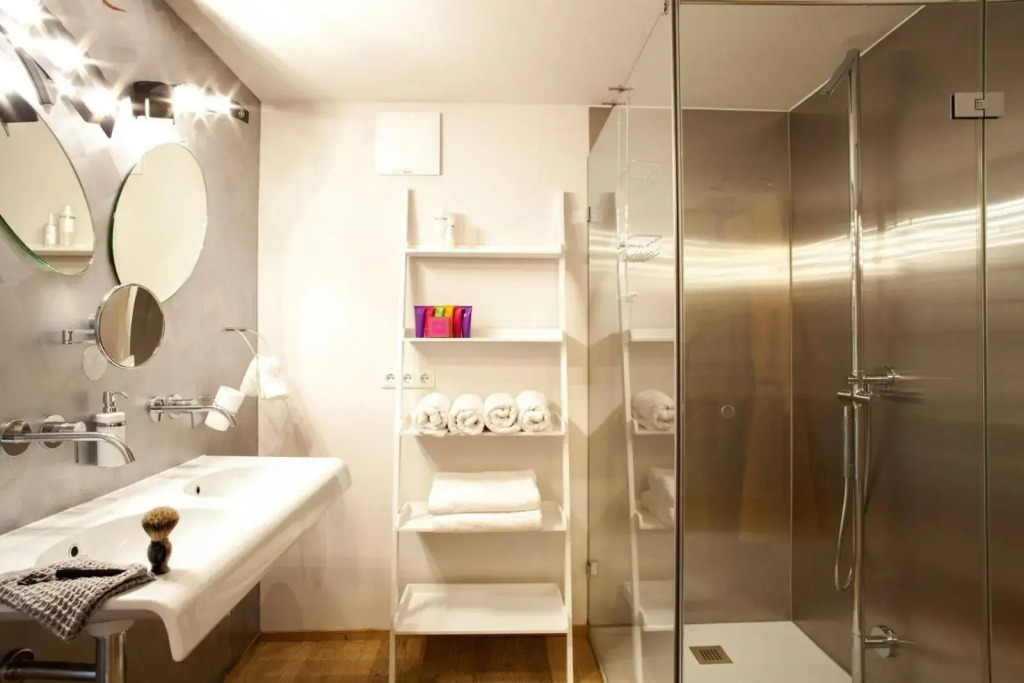 Raffls Tyrol Hotel