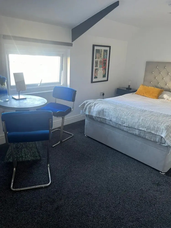 Liverpool Waterfront Stay, excellent location , parking available