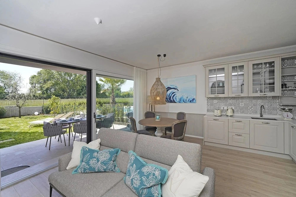 Lagolux in Sirmione With 2 Bedrooms and 2 Bathrooms