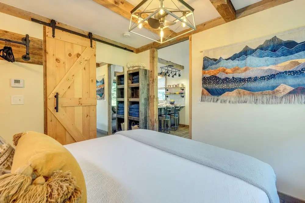 Historic Charm + Modern Luxury: 6 Mi to Stowe Mtn