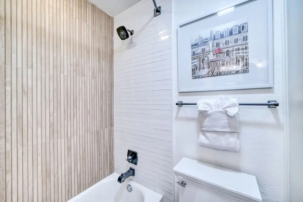New! Luxurious Riverfront Condo Just 1 Blk to Schlitterbahn!