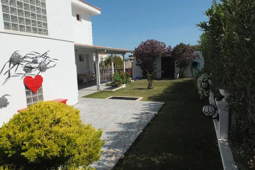 Lapis Port Surf Hotel
