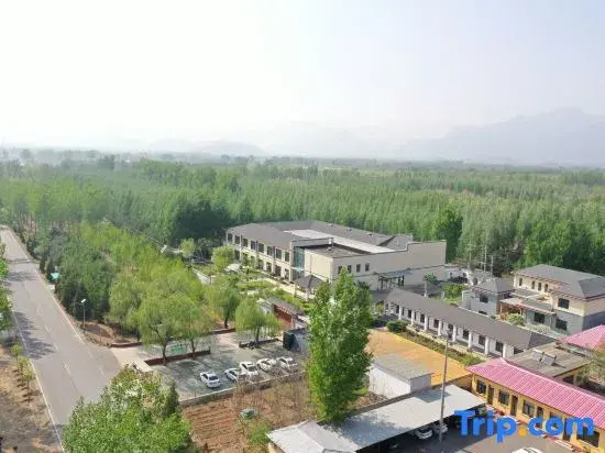 Yunmeng Linshu Villa Hotel