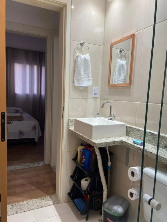 Apartamento 2 Quartos c/ Vaga de Estacionamento