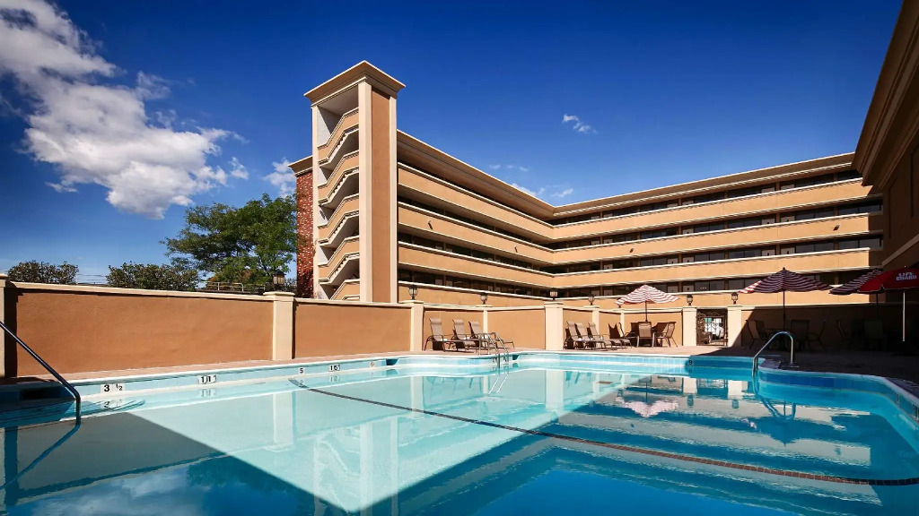 Best Western Mill River Manor