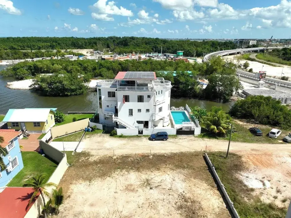 Poolside Seaview Studio With Infinity Pool & Overwater Deck Near Airport, 1st FL