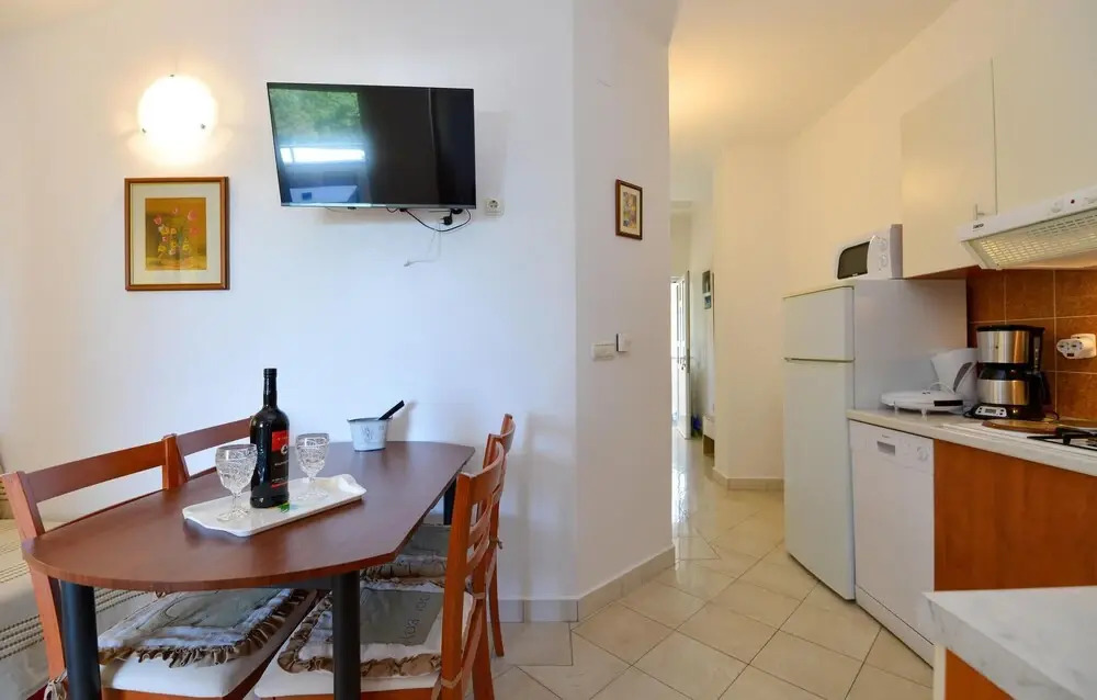 Nice Apartment in Starigrad Paklenica With Wifi and 2 Bedrooms