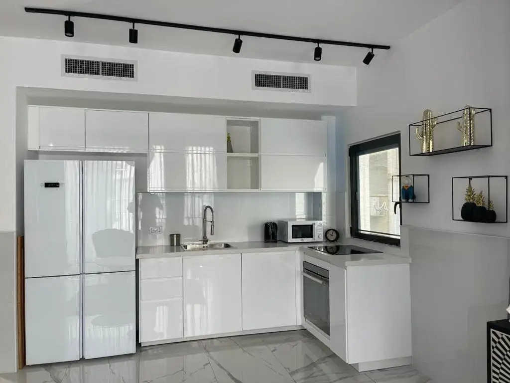 Best Apartment TEL AVIV CENTER 50Meters from the beach/PARKING