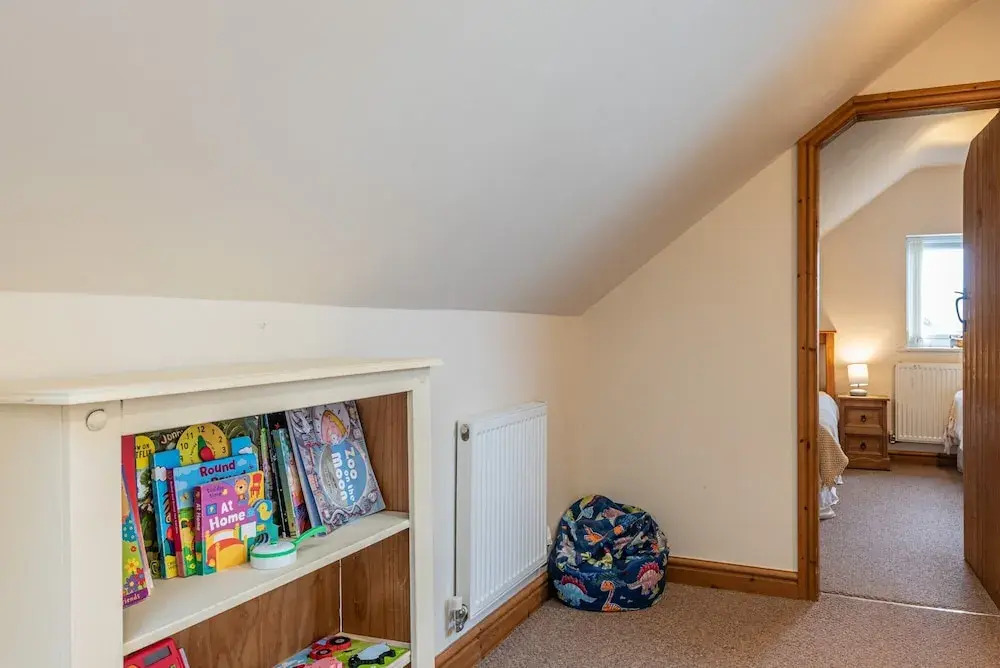 Spacious Country House for 14, Holywell, No Deposit