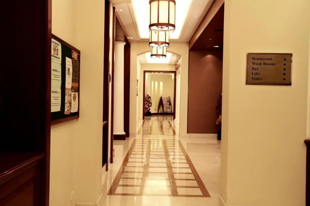 DLF Club 3