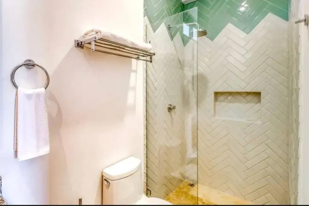 303 Amena Great Apt with Private Pool and Gym