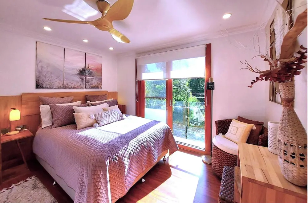 Charming Retreat! at Famous Palm Beach! Outdoor Spa Till 8! Walk to Ocean Beach!