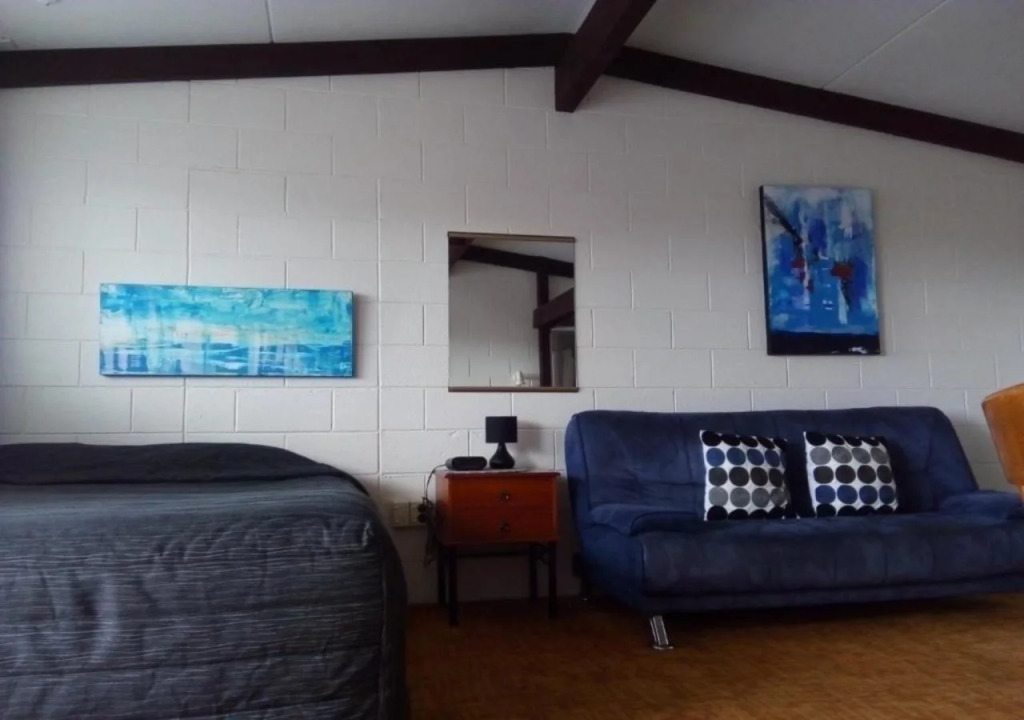 Redwood Lodge Motel