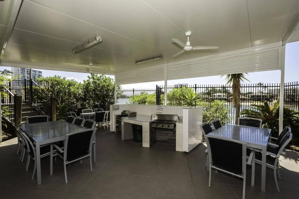 Moorings On Cavill Surfers Paradise