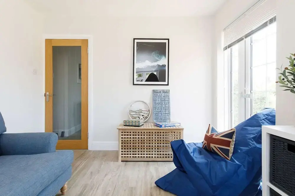 Beach House for 10 With hot tub Garden