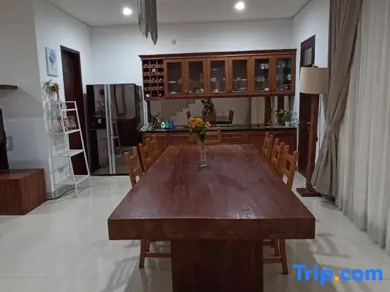 Treevilla 3 Bedrooms Home with Private Pool in South Jakarta
