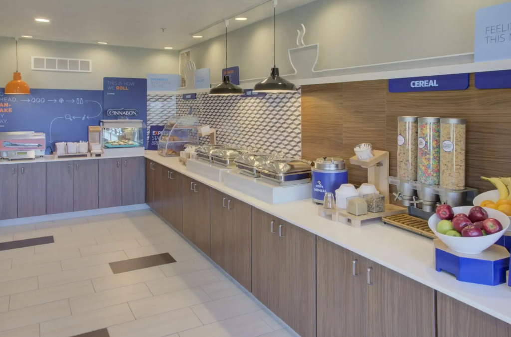 Holiday Inn Express & Suites Le Mars by IHG