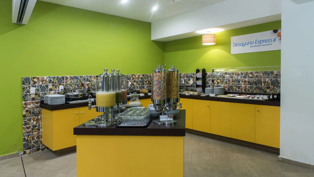 Holiday Inn Express Mexico Aeropuerto by IHG