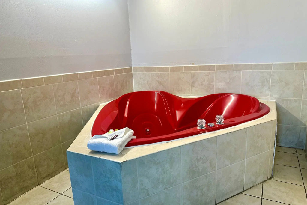 Red Carpet Inn - Stamford