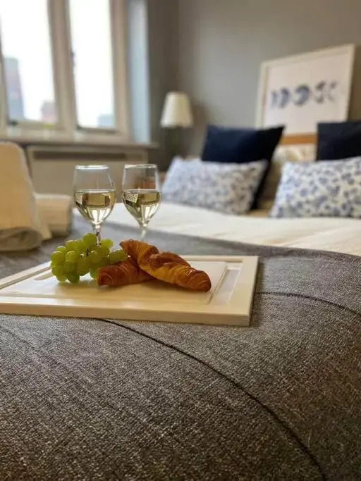 Sapphire - 3 Bedroom House Sleeps 7 with Parking.
