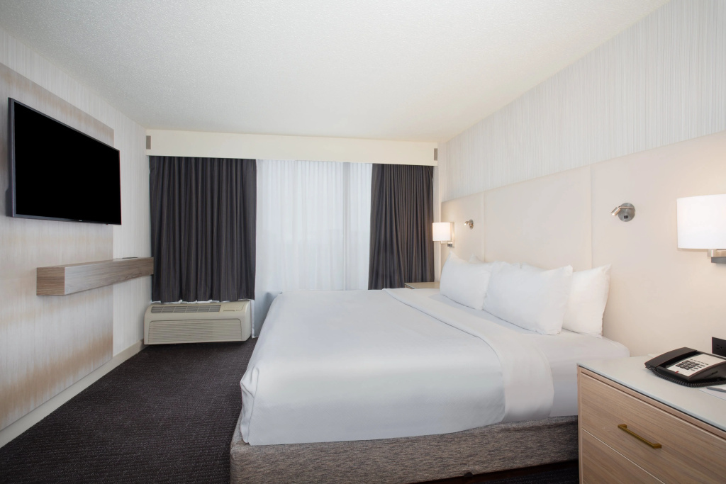 Crowne Plaza Kansas City Downtown by IHG