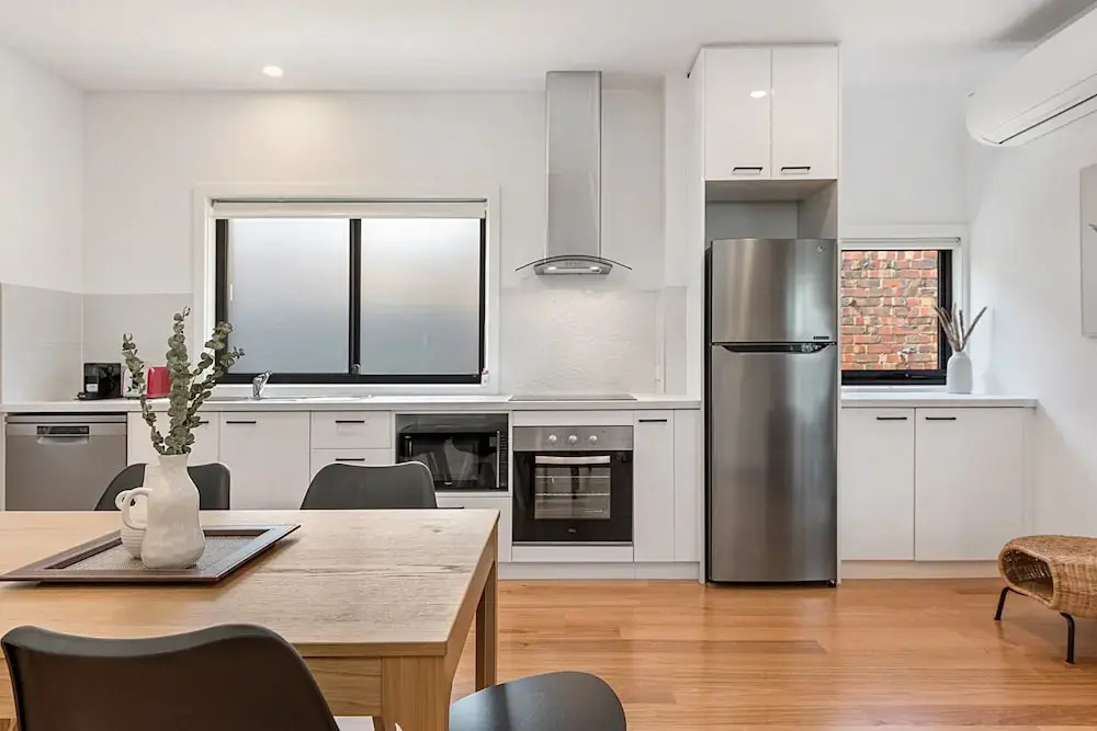 Gorgeous 3-bed House With Spacious Shared Backyard