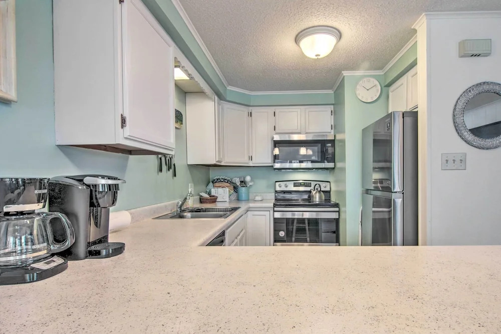 Walk to Maryland Beach: Coastal Condo w/ Balcony