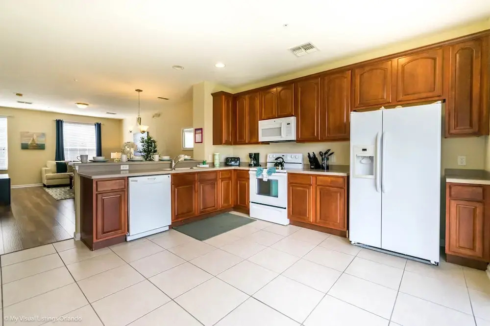 Spacious Vista Cay Townhome Newly Furnished