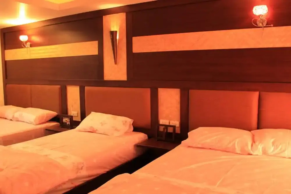 OYO 844 the Leaf Hotel