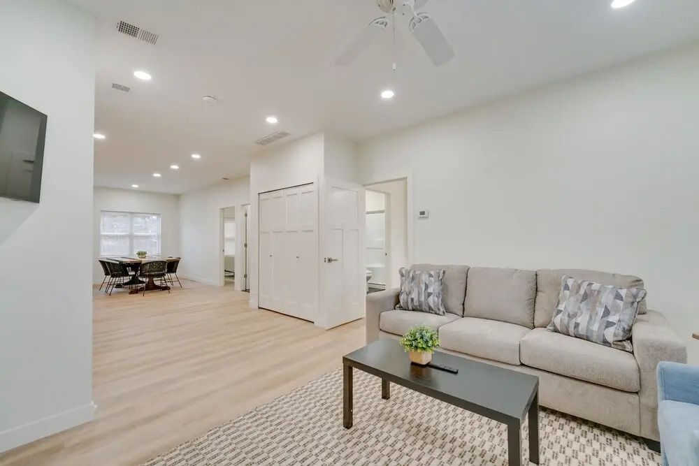 St Clair Apartment - Walk to River & Boardwalk!
